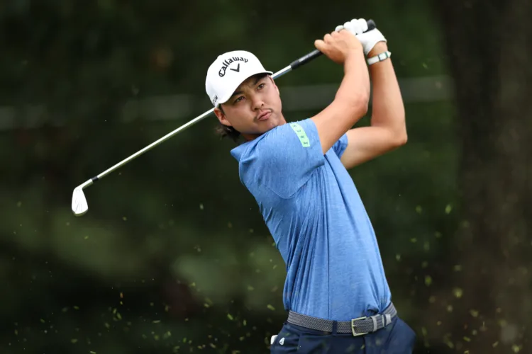 Lee's bogey-free 62 leads Tour Championship